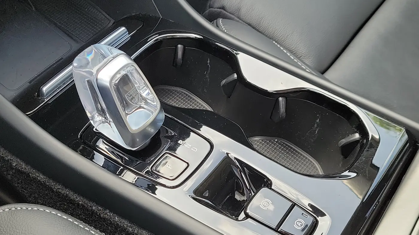 2024 Volvo XC40 B5 Plus Bright Theme