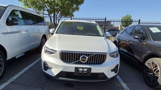 2025 Volvo XC40 B5 Plus Bright Theme