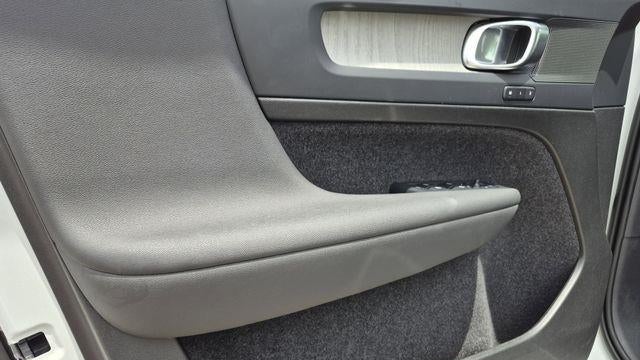 2025 Volvo XC40 B5 Plus Bright Theme