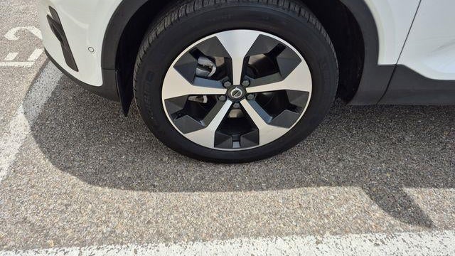 2025 Volvo XC40 B5 Plus Bright Theme