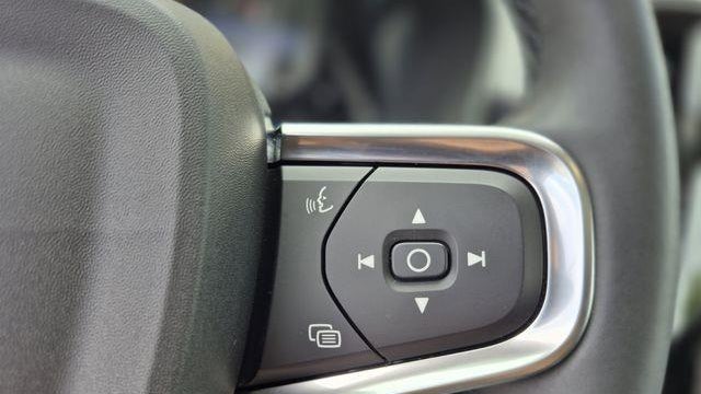 2025 Volvo XC40 B5 Plus Bright Theme