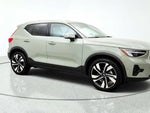 2024 XC40 Thumbnail 3