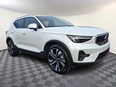 2025 Volvo XC40 AWD B5 Plus Bright Theme 4DR SUV