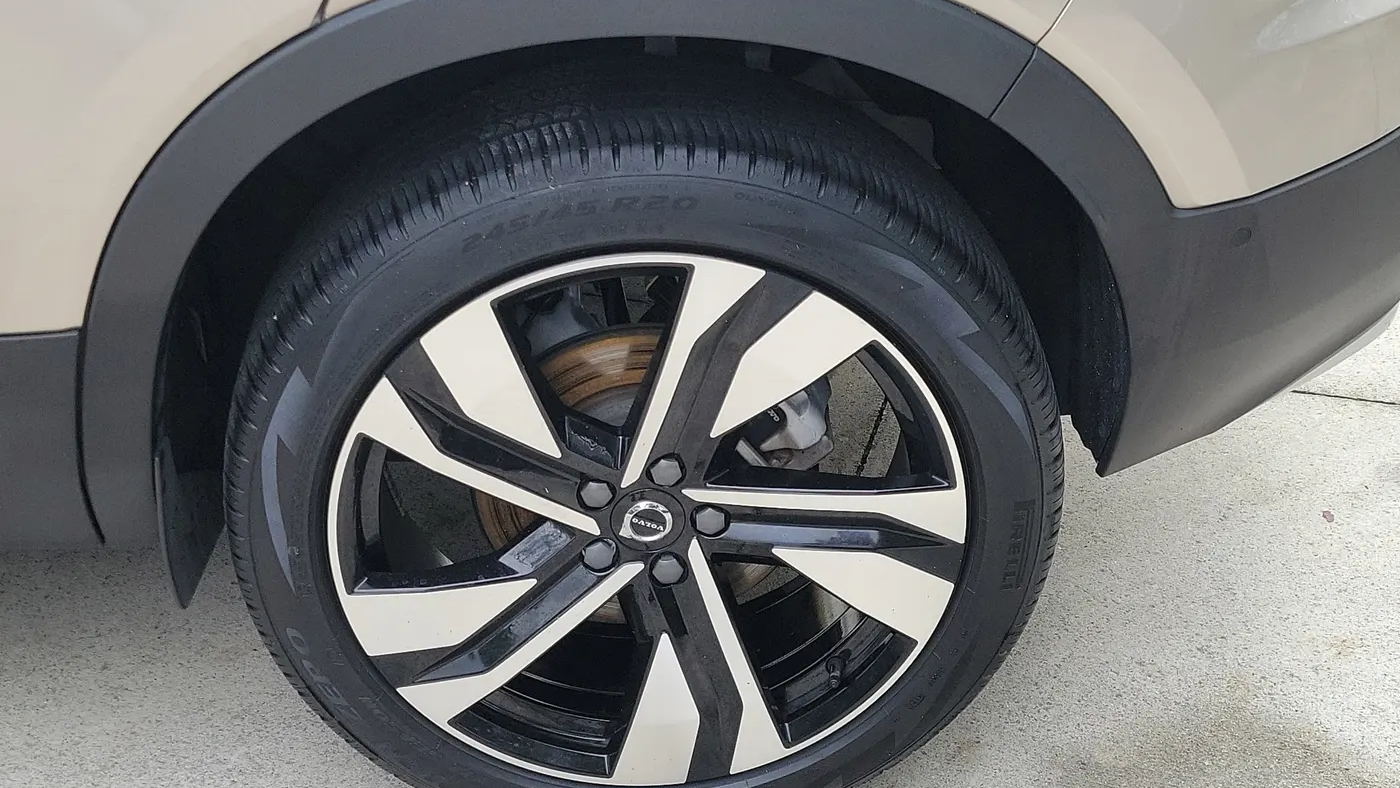 2024 Volvo XC40 B5 Plus Bright Theme