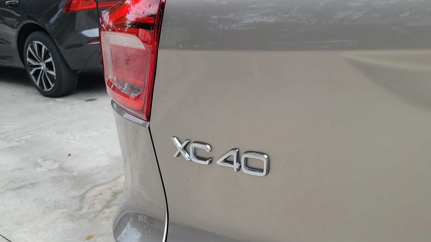 2024 Volvo XC40 B5 Plus Bright Theme