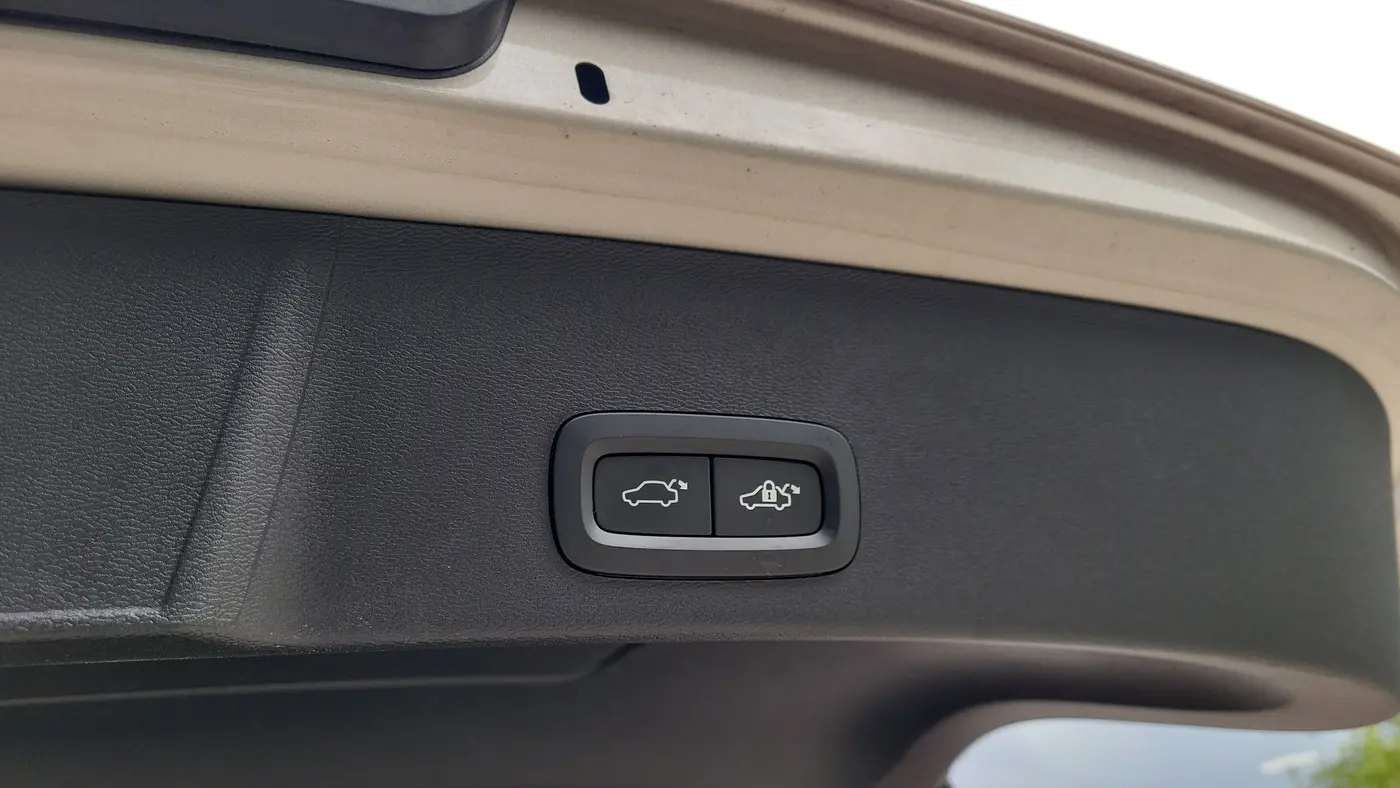 2024 Volvo XC40 B5 Plus Bright Theme