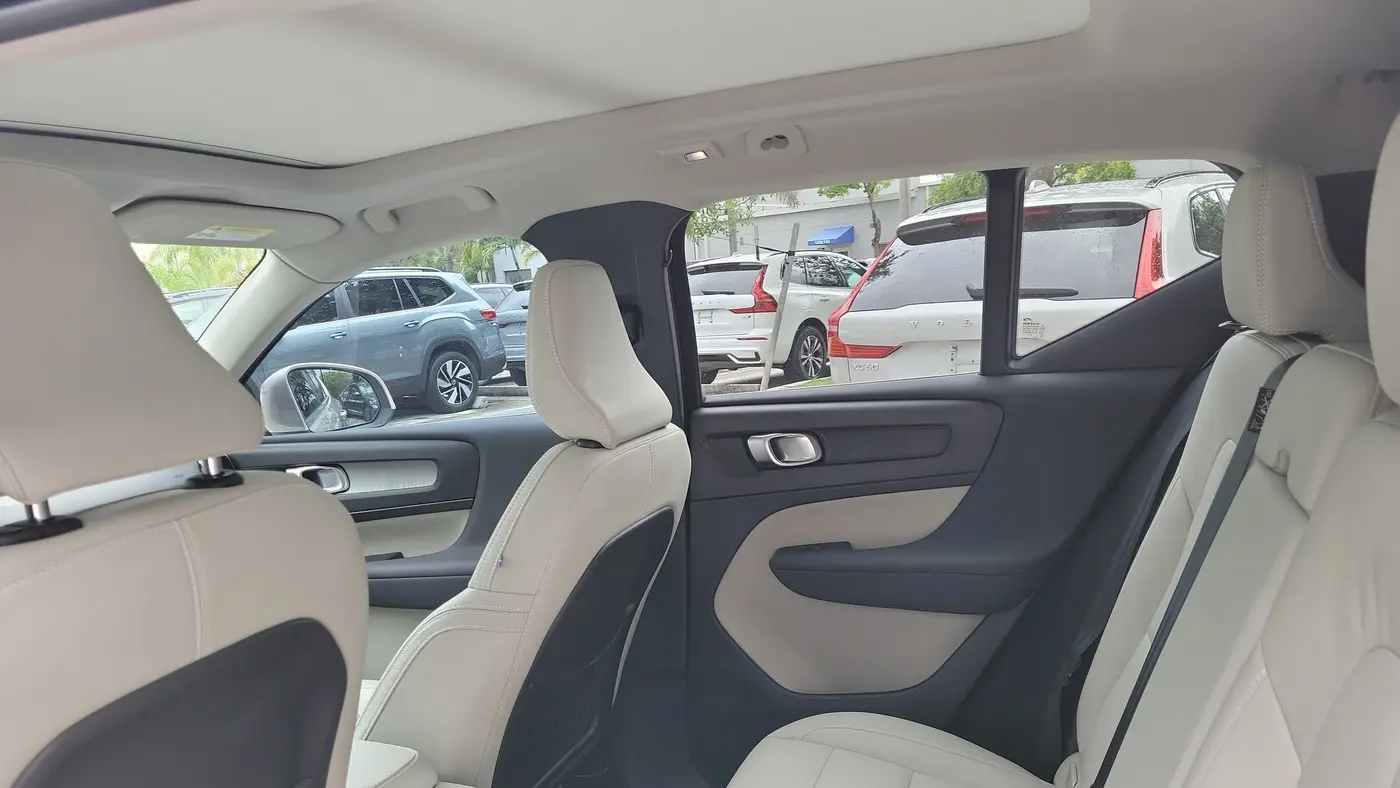 2024 Volvo XC40 B5 Plus Bright Theme