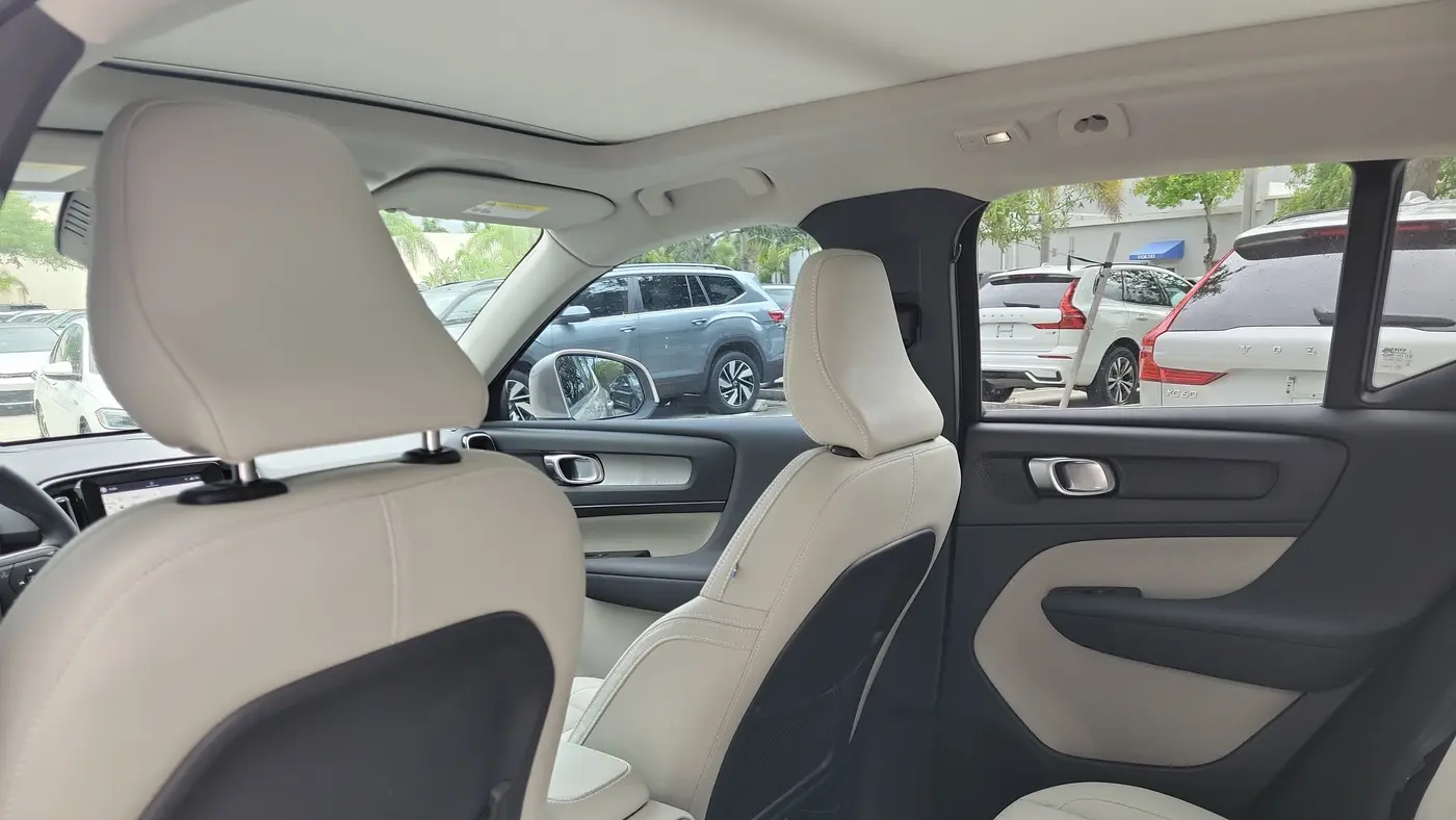 2024 Volvo XC40 B5 Plus Bright Theme