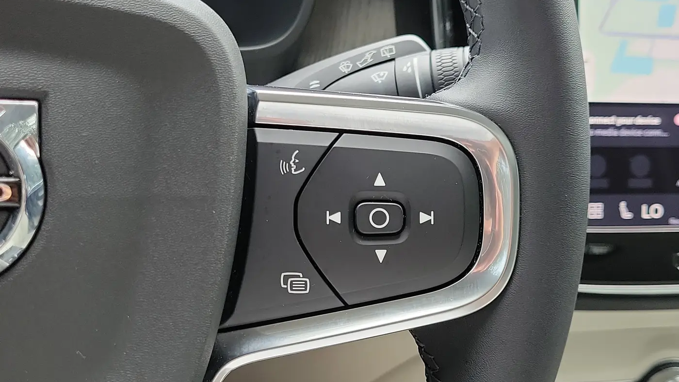 2024 Volvo XC40 B5 Plus Bright Theme