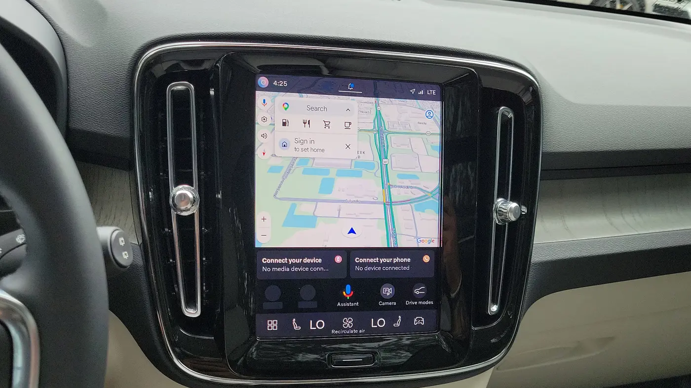 2024 Volvo XC40 B5 Plus Bright Theme