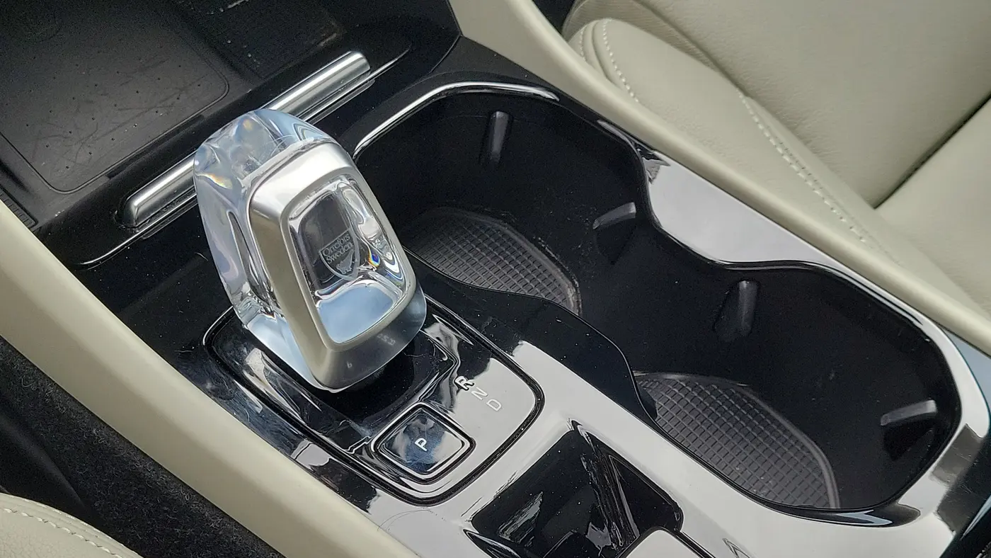 2024 Volvo XC40 B5 Plus Bright Theme