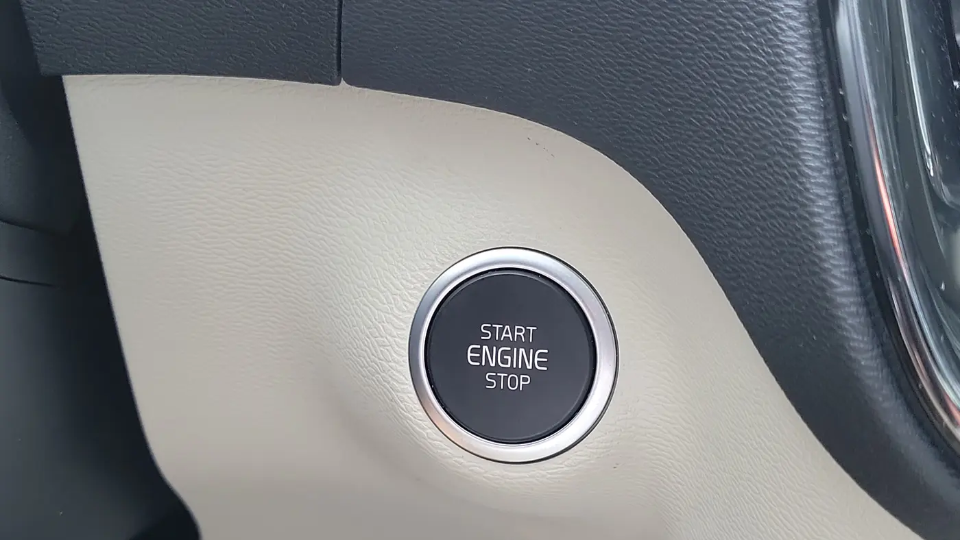 2024 Volvo XC40 B5 Plus Bright Theme
