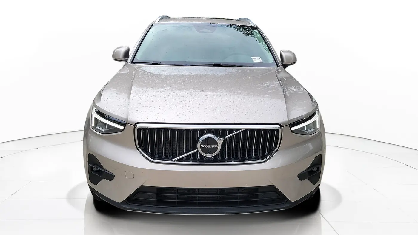 2024 Volvo XC40 B5 Plus Bright Theme
