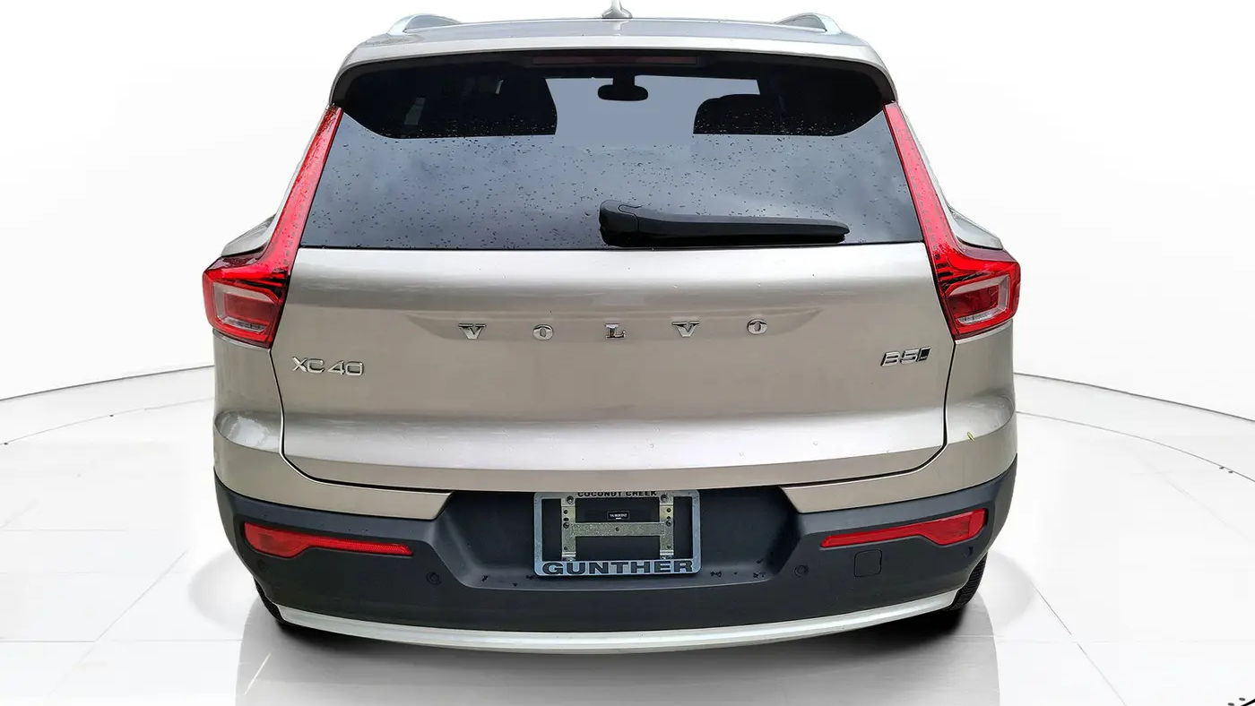 2024 Volvo XC40 B5 Plus Bright Theme