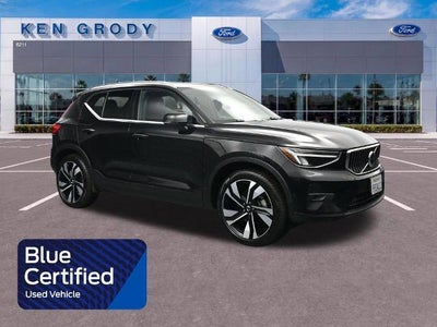 2025 Volvo XC40 AWD B5 Plus Bright Theme 4DR SUV