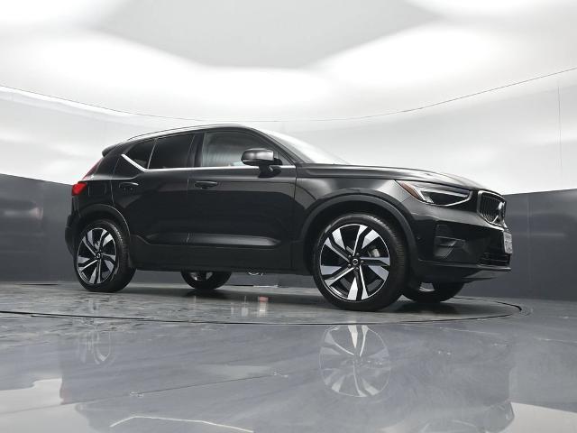 2025 Volvo XC40 - $29,585
