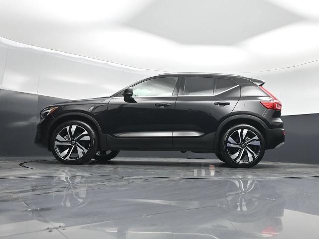 2025 Volvo XC40 - $29,585
