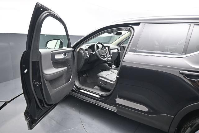 2025 Volvo XC40 - $29,585