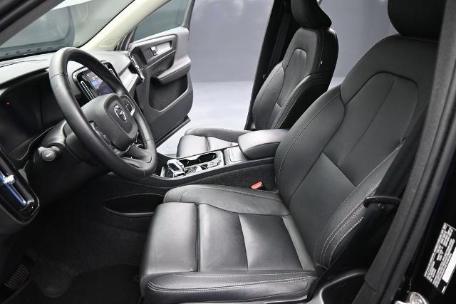 2025 Volvo XC40 - $29,585