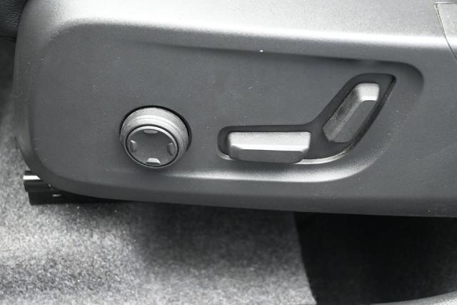 2025 Volvo XC40 - $29,585