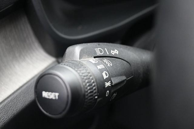 2025 Volvo XC40 - $29,585
