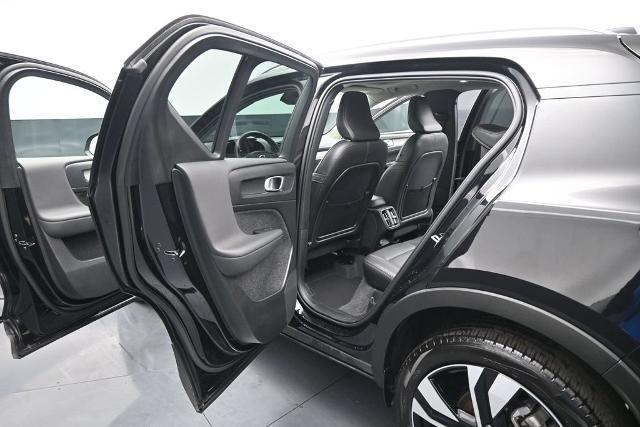 2025 Volvo XC40 - $29,585