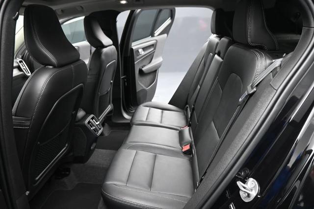 2025 Volvo XC40 - $29,585
