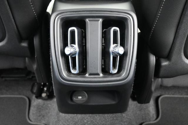 2025 Volvo XC40 - $29,585