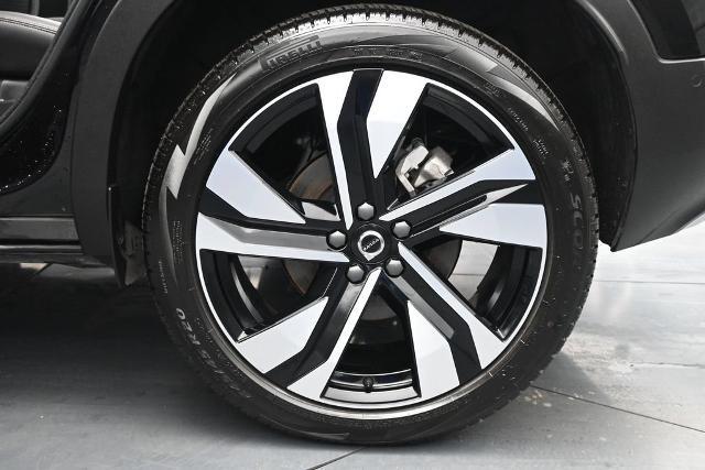 2025 Volvo XC40 - $29,585