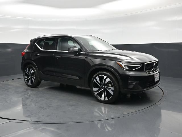 2025 Volvo XC40 - $29,585