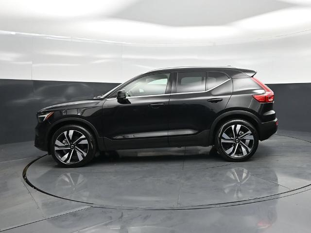 2025 Volvo XC40 - $29,585