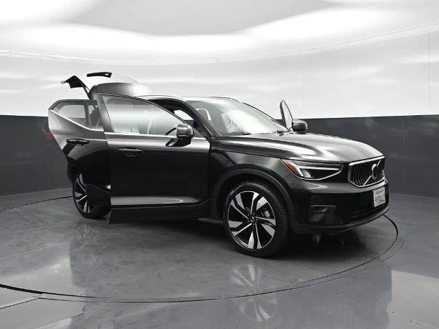 2025 Volvo XC40 - $29,585