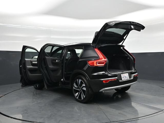 2025 Volvo XC40 - $29,585