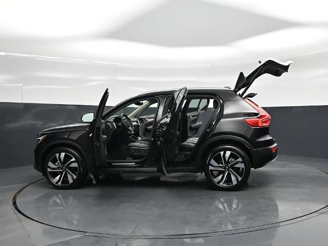 2025 Volvo XC40 - $29,585