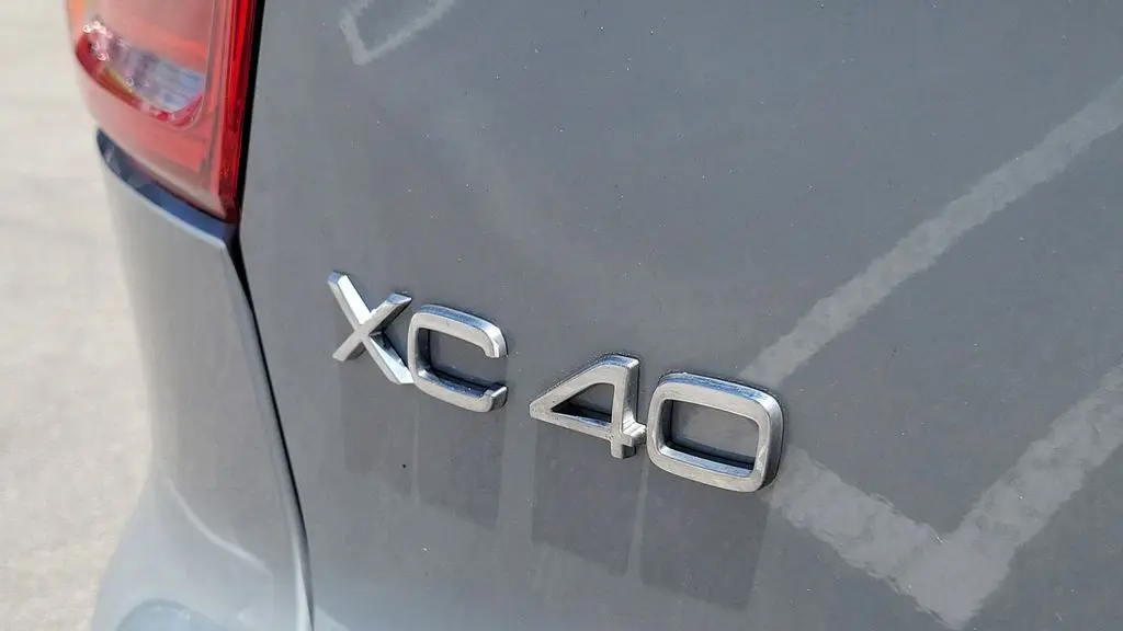 2024 Volvo XC40 B5 Plus Bright Theme