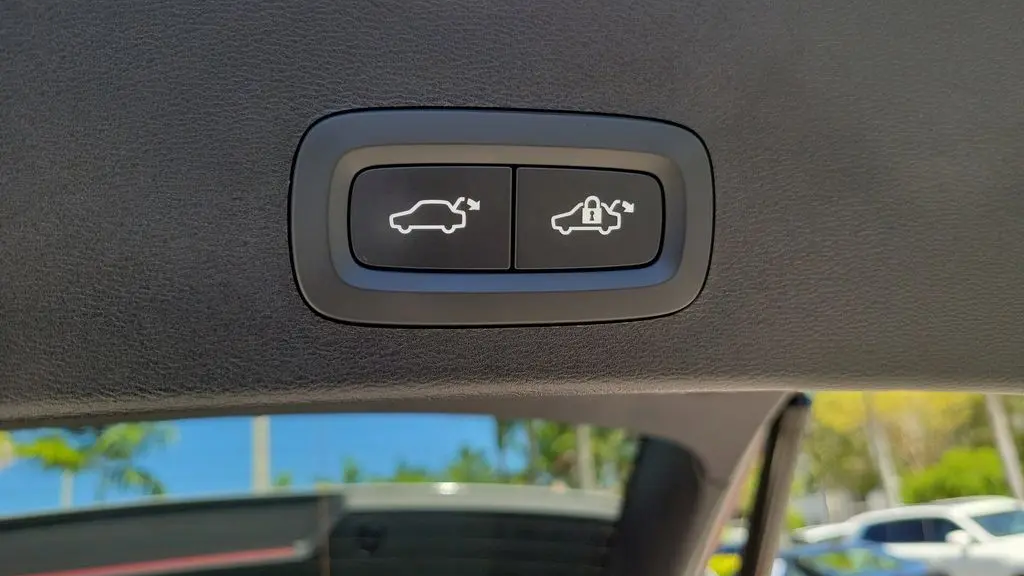 2024 Volvo XC40 B5 Plus Bright Theme