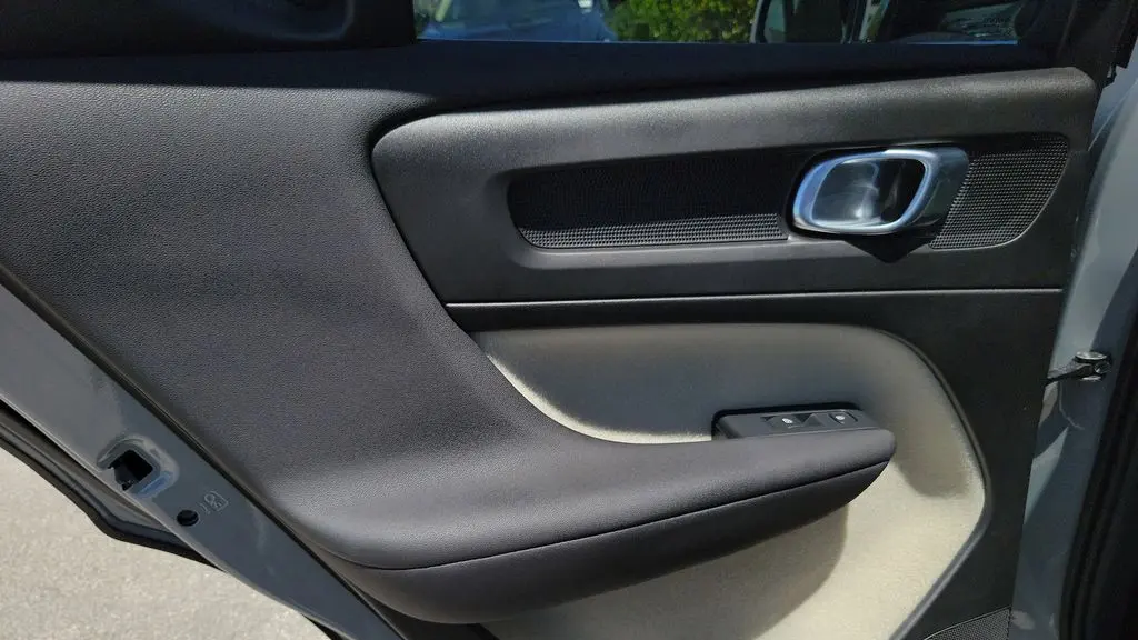 2024 Volvo XC40 B5 Plus Bright Theme
