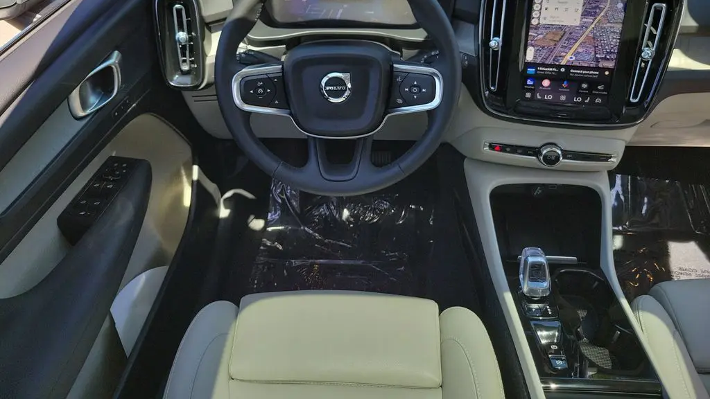 2024 Volvo XC40 B5 Plus Bright Theme