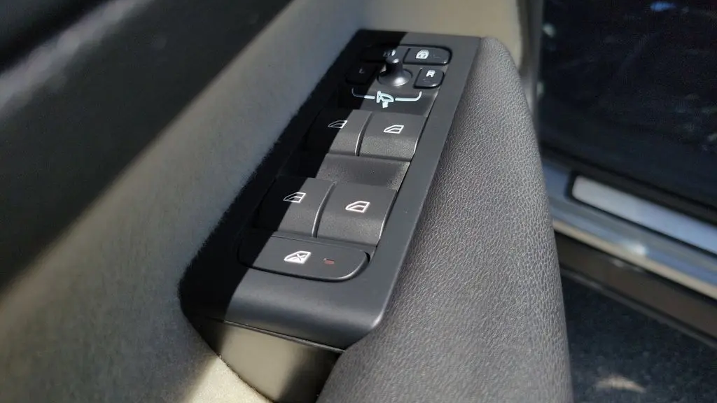 2024 Volvo XC40 B5 Plus Bright Theme