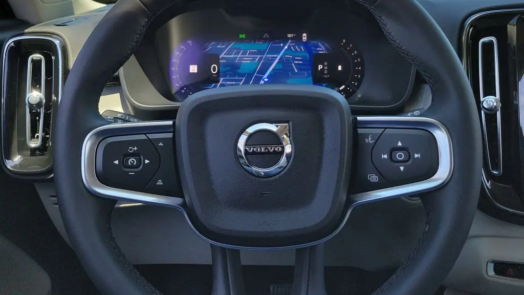 2024 Volvo XC40 B5 Plus Bright Theme