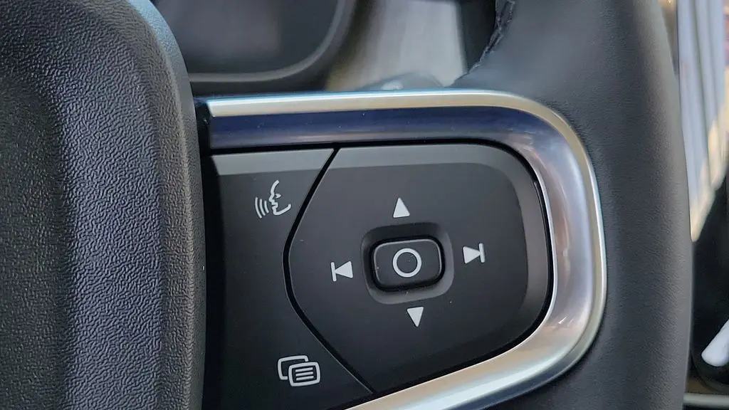 2024 Volvo XC40 B5 Plus Bright Theme