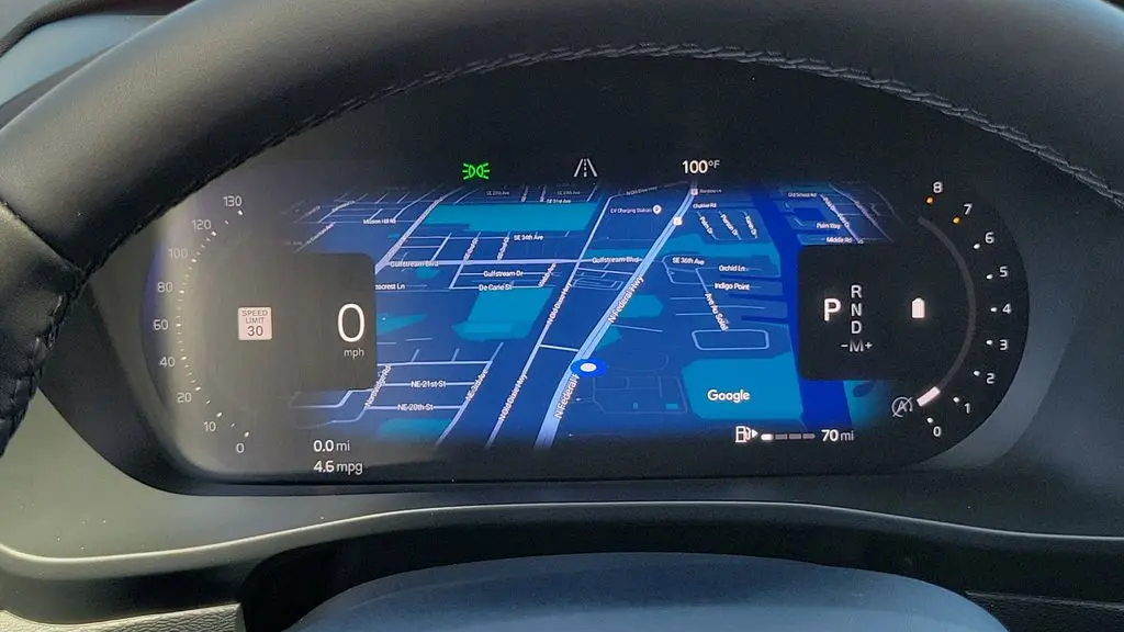 2024 Volvo XC40 B5 Plus Bright Theme