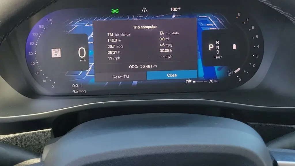 2024 Volvo XC40 B5 Plus Bright Theme
