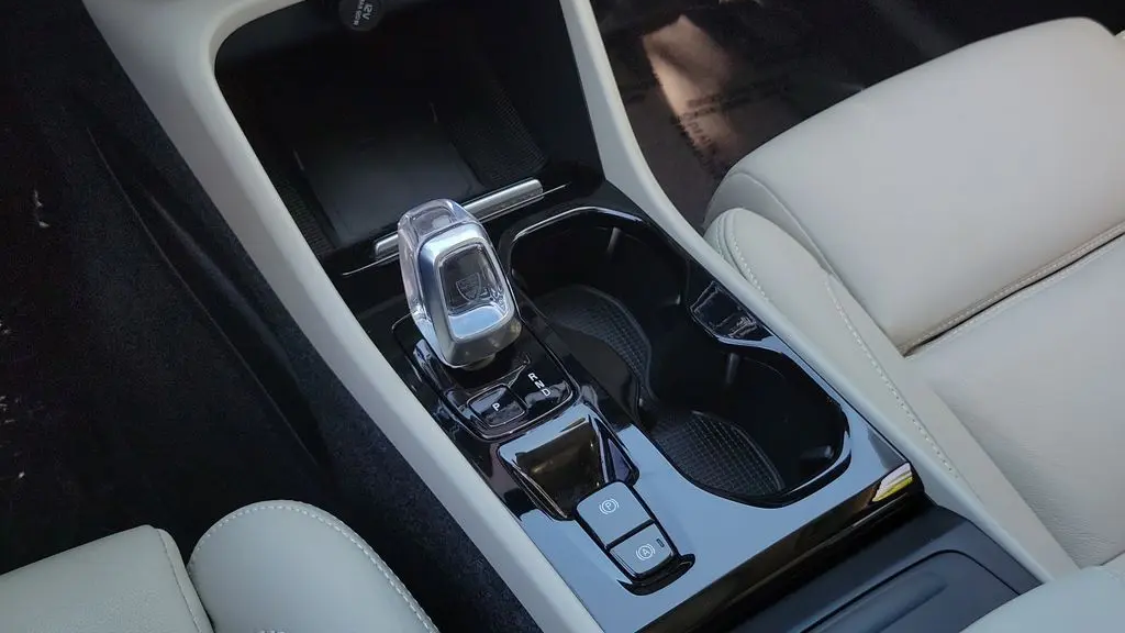 2024 Volvo XC40 B5 Plus Bright Theme