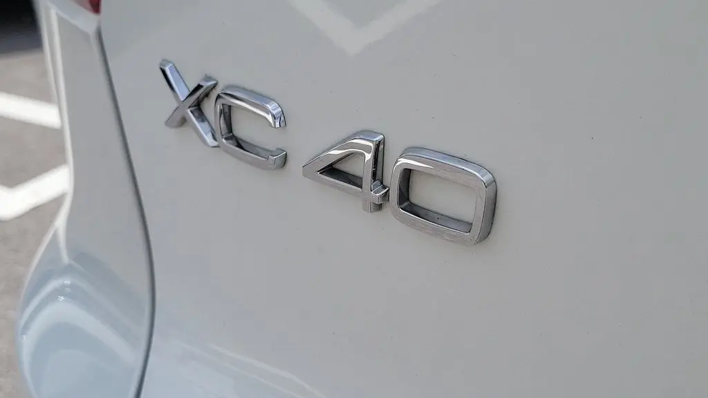 2023 Volvo XC40 B5 Plus Bright Theme
