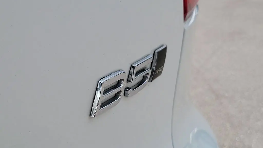 2023 Volvo XC40 B5 Plus Bright Theme