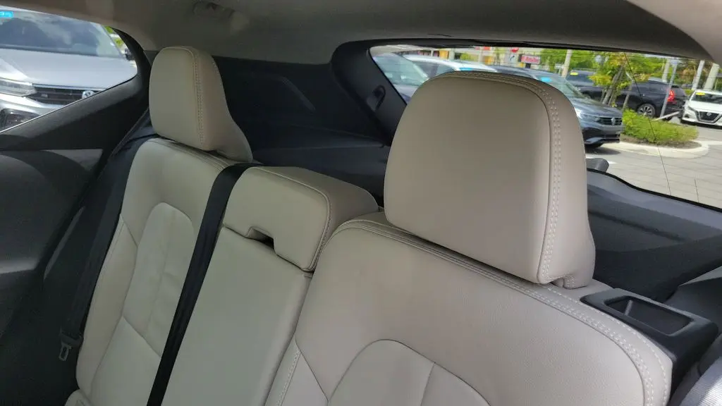2023 Volvo XC40 B5 Plus Bright Theme