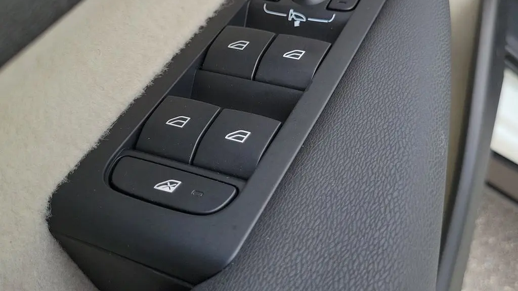 2023 Volvo XC40 B5 Plus Bright Theme
