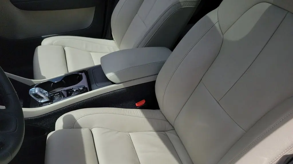 2023 Volvo XC40 B5 Plus Bright Theme