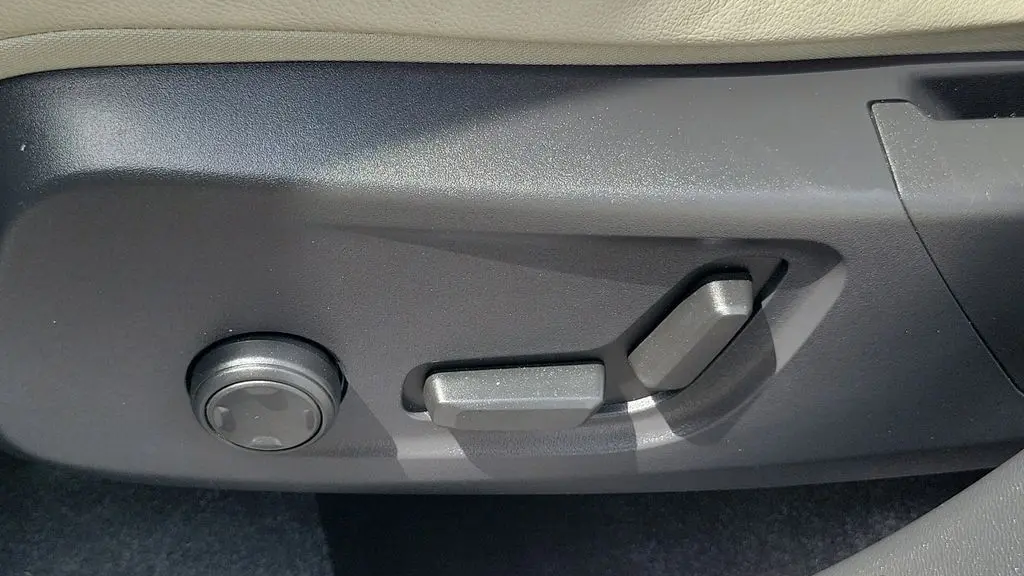 2023 Volvo XC40 B5 Plus Bright Theme